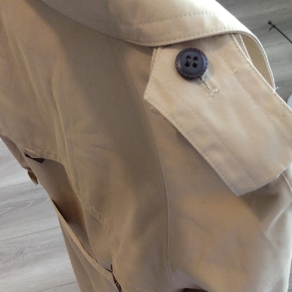 Vintage Etienne Aigner Trench Coat - Picture 14 of 17